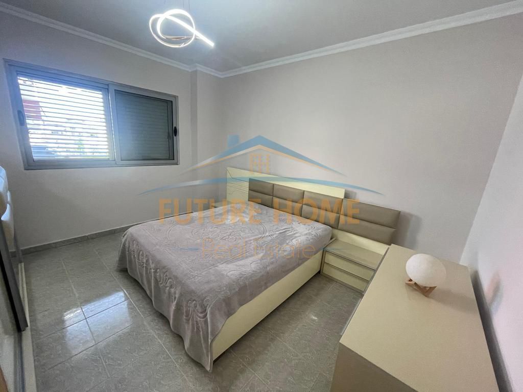 Disponojmë Apartament 3+1+2 për shitje te rrethrrotullimi i Selitës, pranë Kristal Center.