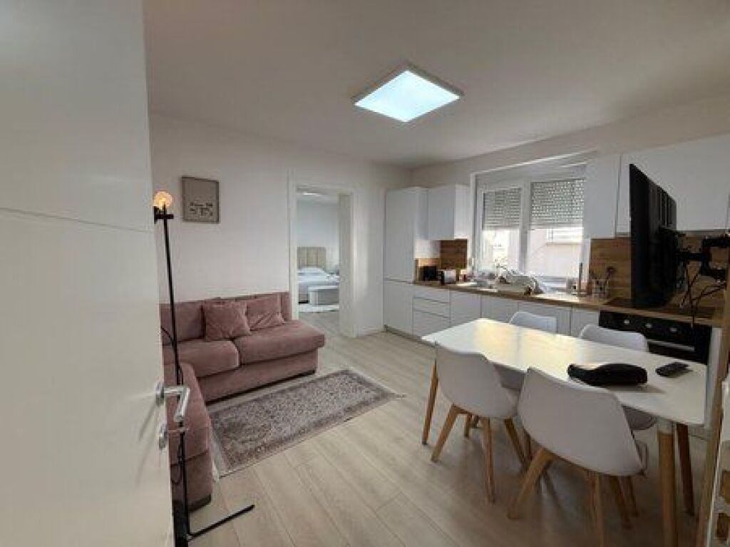For sale, Apartment 3+1, Mine Peza Street, Tirana