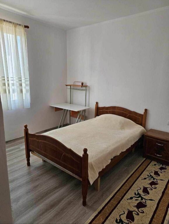 Jepet Apartament me qera 2+1 - Fusha Aviacionit, Tirane