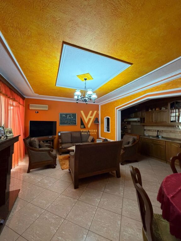 JEPET APARTAMENT 3+1+2 ME QERA TE RRUGA ISLAM ALLA 80.000 LEKE