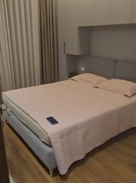 Shitet apartament 1+1 tek Kompleksi Arlis , Farmacia 10 , Rruga 5 Maji , Rruga e Dibres , Spitali QSUT .