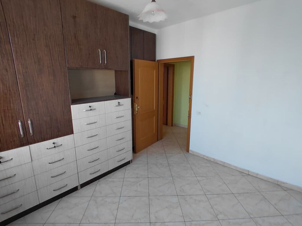 Apartament 1+1 ne Shitje Zogu i Zi, Prane Rrethrrotullimit ne Tirane ID 5419