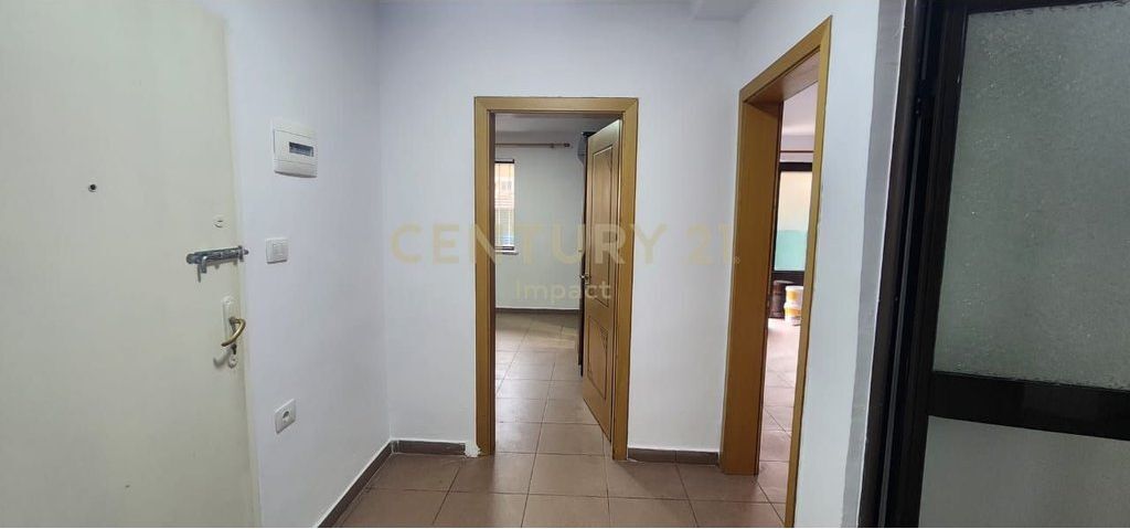 Japim me qira apartament 2+1 prane tregut elektrik!
