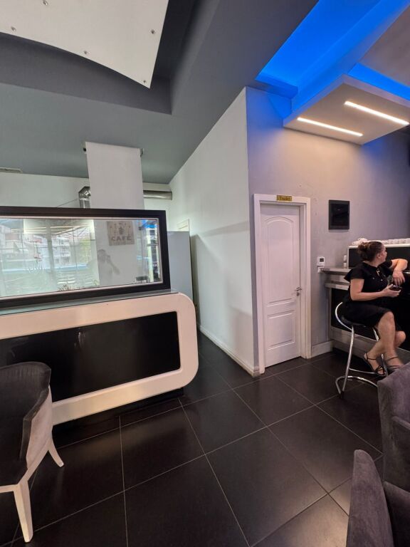 ✨ LOCALE COMMERCIALE IN AFFITTO – FRESCO | PRONTO PER LAVORARE ✨