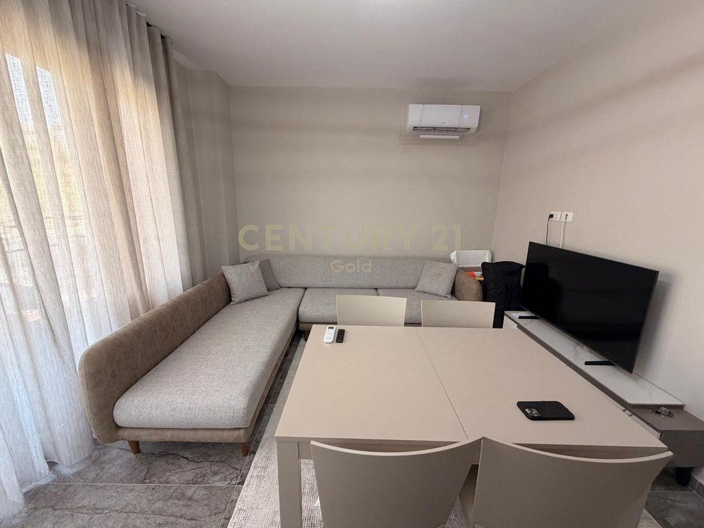 Shitet Apartament 1+1 në Rradhimë, Vije e pare!