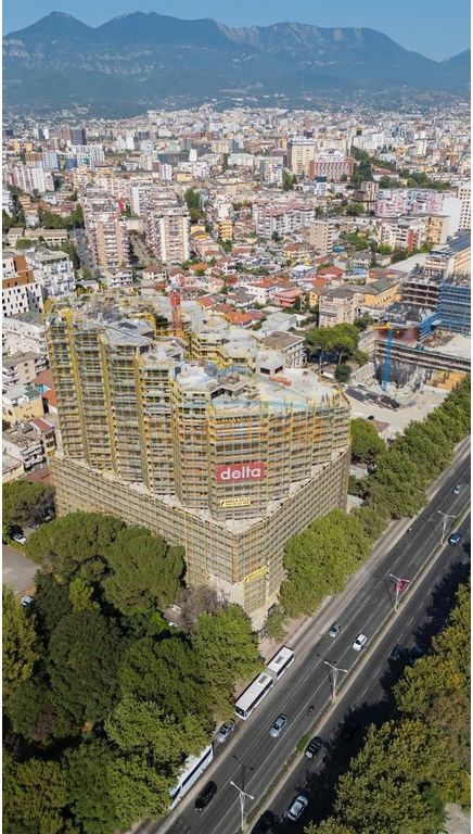 L'appartamento si trova nel Complesso Colonnade, vicino a Via Dritan Hoxha, Laprakë.