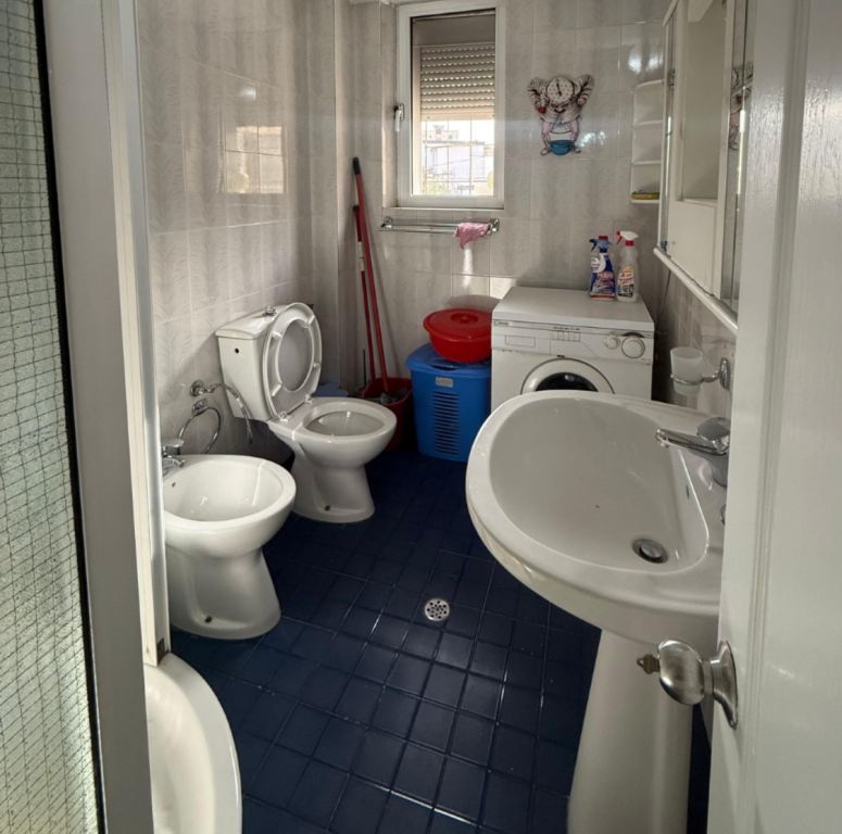 Shitet apartament 1+1 tek Kubi , Rruga Bardhyl , Xhamlliku , Brryli .