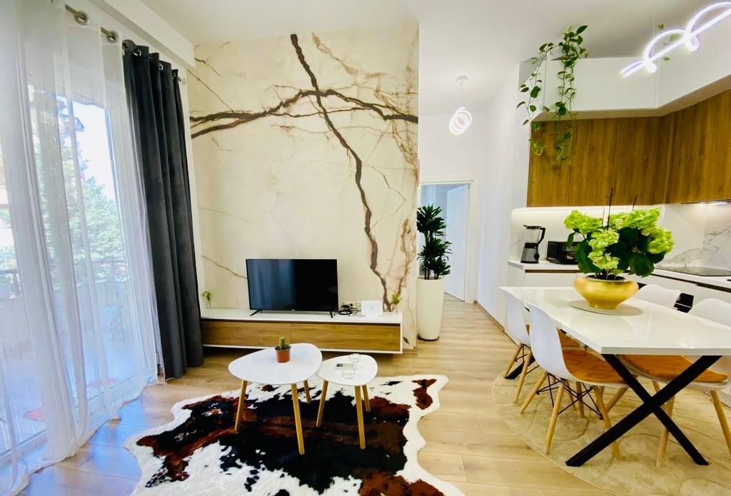 TEK LIQENI THATE JAPIM ME QIRA APARTAMENT MODERN 1+1