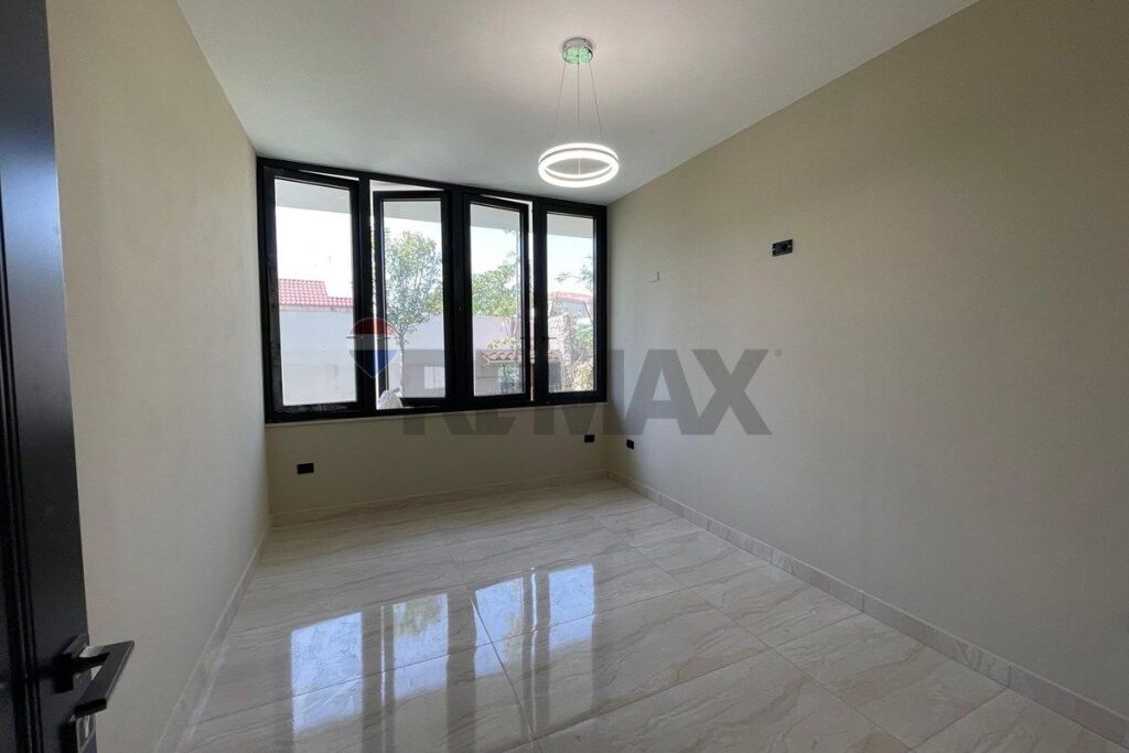 Jepet me qera 1+1 te Mihal Grameno