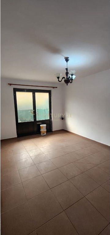 Japim me qira apartament 2+1 prane tregut elektrik!
