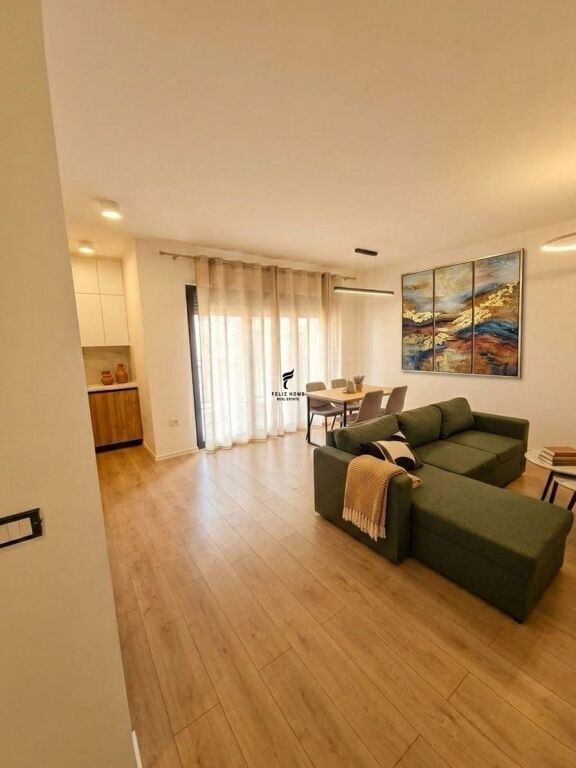 APARTAMENT ME QERA 2+1 BULEVARDI I RI 75.000 LEKE FH-90773
