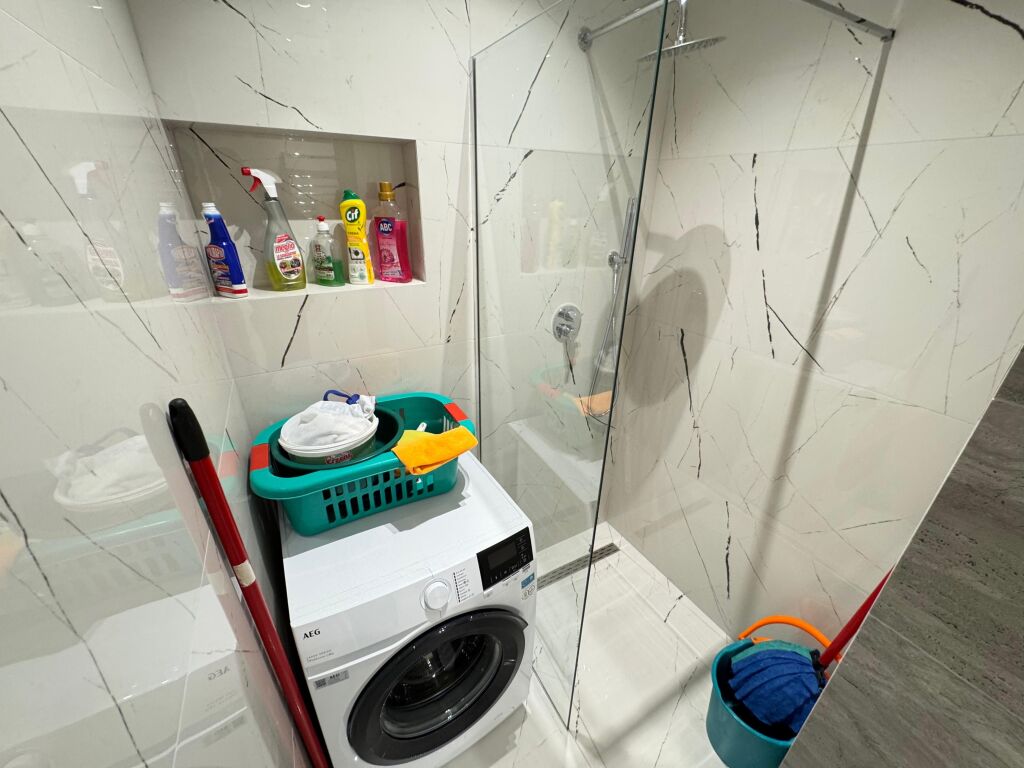 🏢 Jepet me qera apartament 2+1  📍 Vendndodhja: Rruga Jordan Misja 💰 Çmimi: 70.000 lekë / muaj