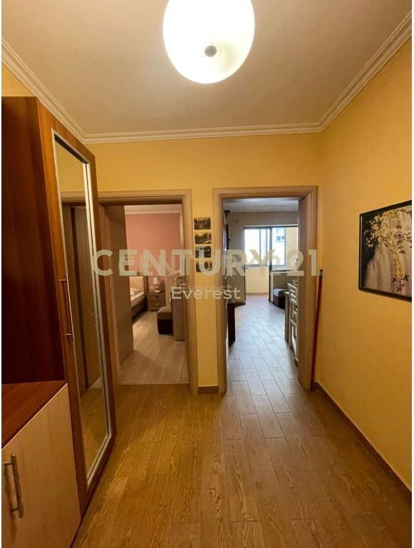 SHKOLLA E BASHKUAR, APARTAMENT 1+1 PER QIRA
