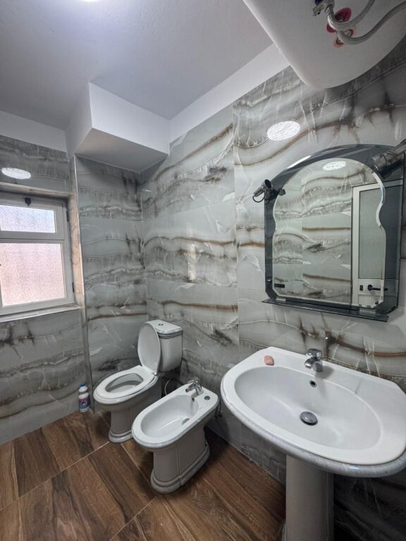 Apartament 1+1 per qera Rruga e Elbasanit !