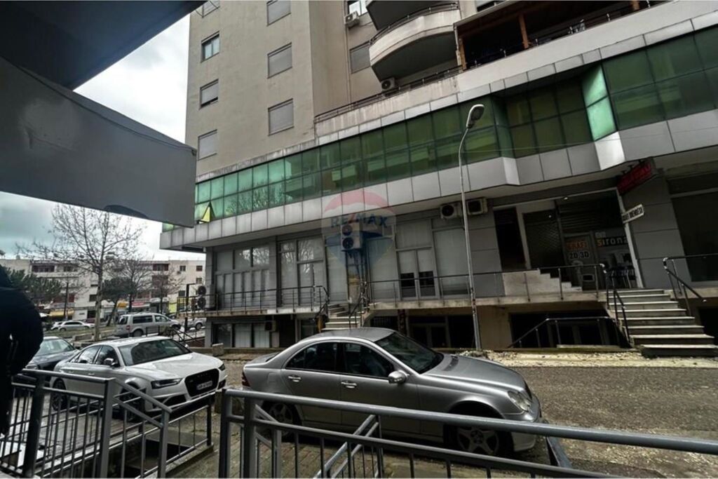 🏢 SHOP FOR RENT – NEAR THE AMBULANCE, VLORA