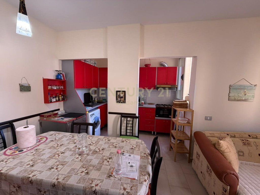 Apartment 2+1 for sale in Golem!