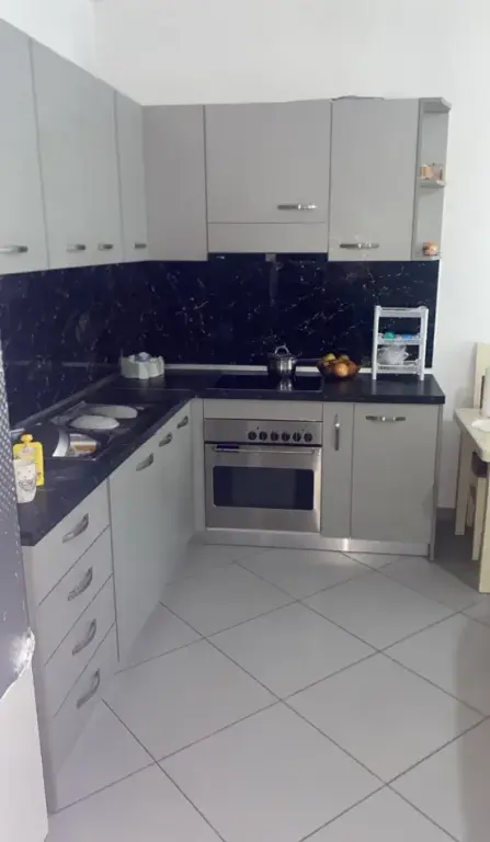 Qera | Apartament 1 + 1 | Rruga Njazi Meka | 450 €/muaj