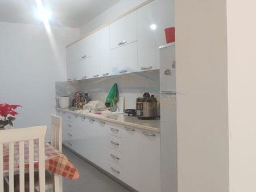 Shitet, Apartament 2+1, Shkozë, Tiranë