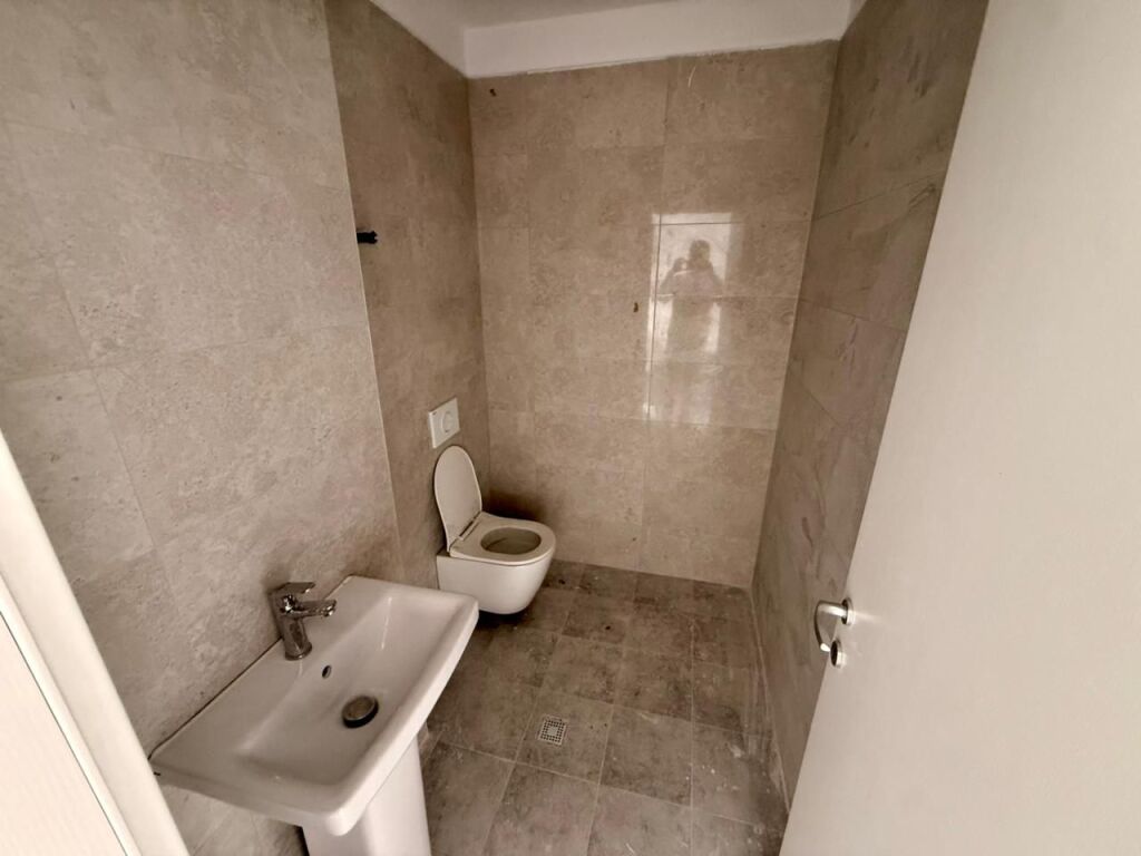 📣 Locale Commerciale (Negozio) IN VENDITA 📍 Vicino al Comune di Parigi ✨💶 Prezzo 618.500 Euro