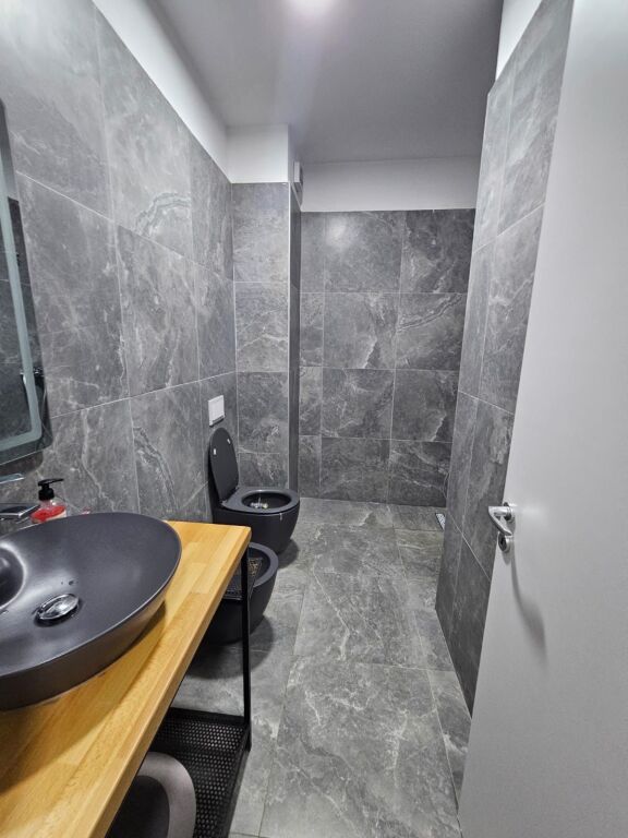 Qtu, univers city 2+1 50,000 leke + post parkimi