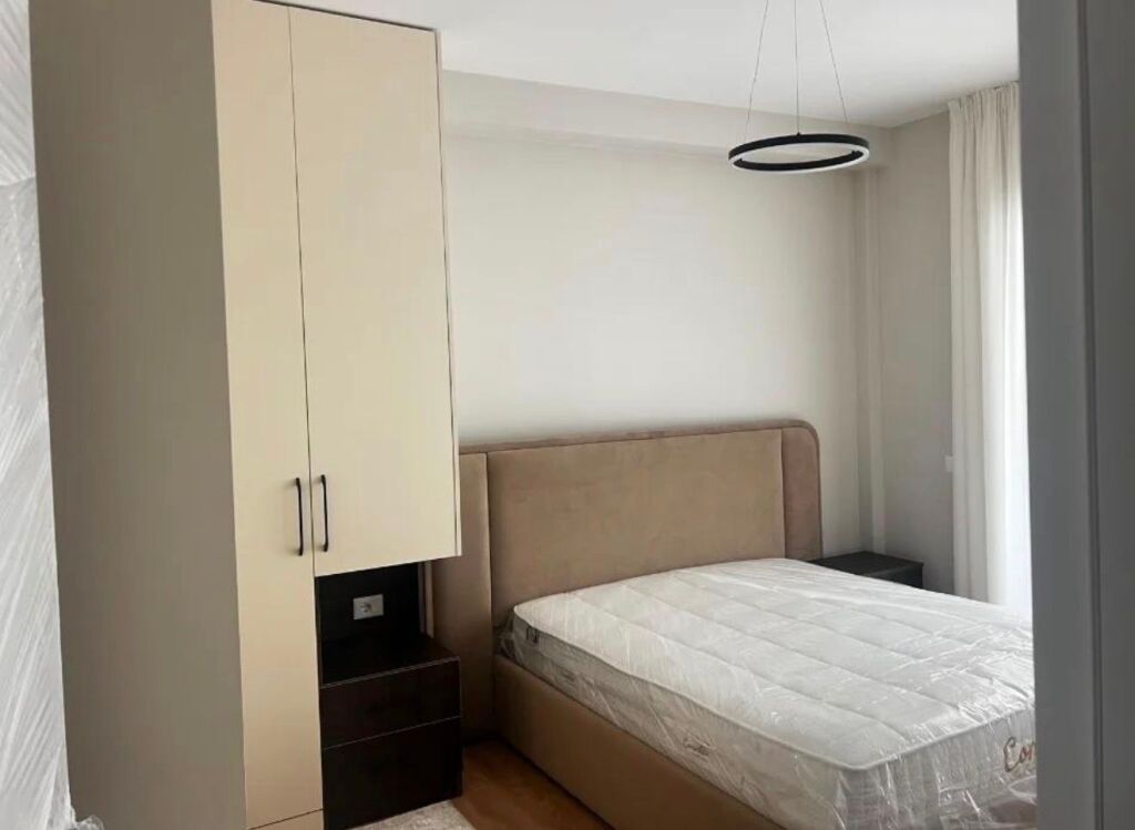 Jepet me qira apartament 1+1 pranë Spak!