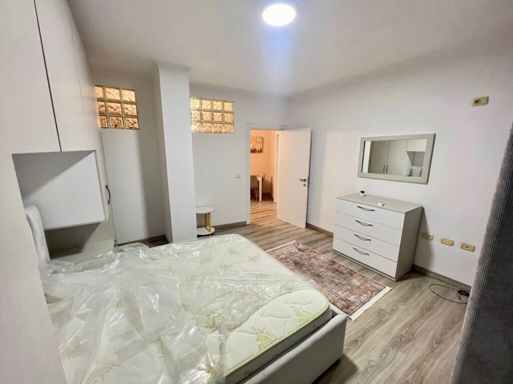 📣 QERA SUPER Apartament 2+1 Me Ballkon 📍 Don Bosko , Prane Alb Market 🛣️ Rruga "Muzaket" ✨ 💶 Cmimi 60.000 Leke/Muaj