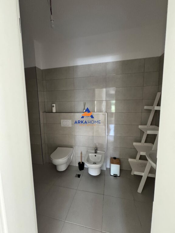 BUSINESS PREMISES FOR RENT 168 M2 "DRY LAKE" 1600 EURO
