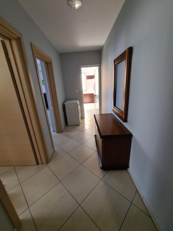 Jepet me qera apartament 1+1 ne Yzberisht- Tirane.