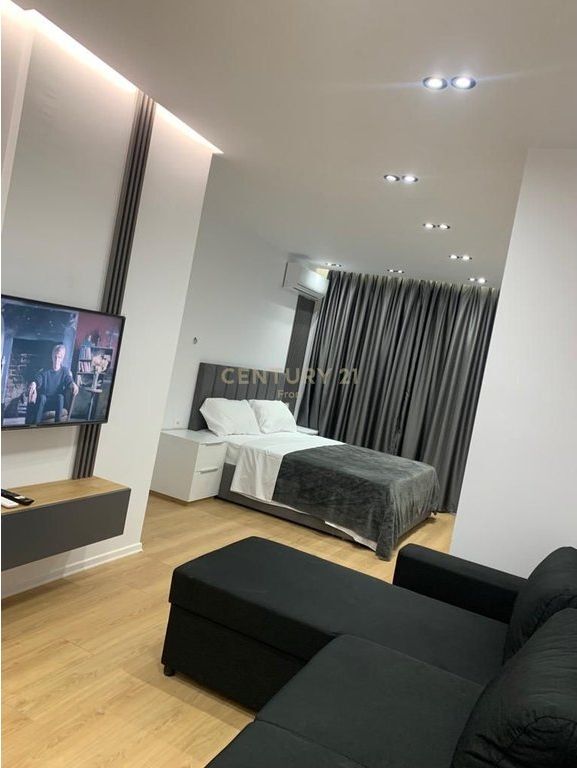 Jepen me Qira 3 Studio Qender per Airbnb.