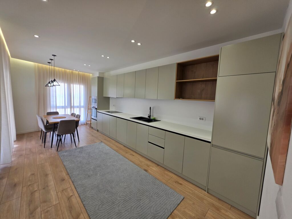 📣 QERA 🏡 SUPER Apartament 2+1+2  📍Zogu i Zi, 🛤 Rruga Dritan Hoxha ✨️  💵 Çmimi: 100.000 Lekë/Muaj