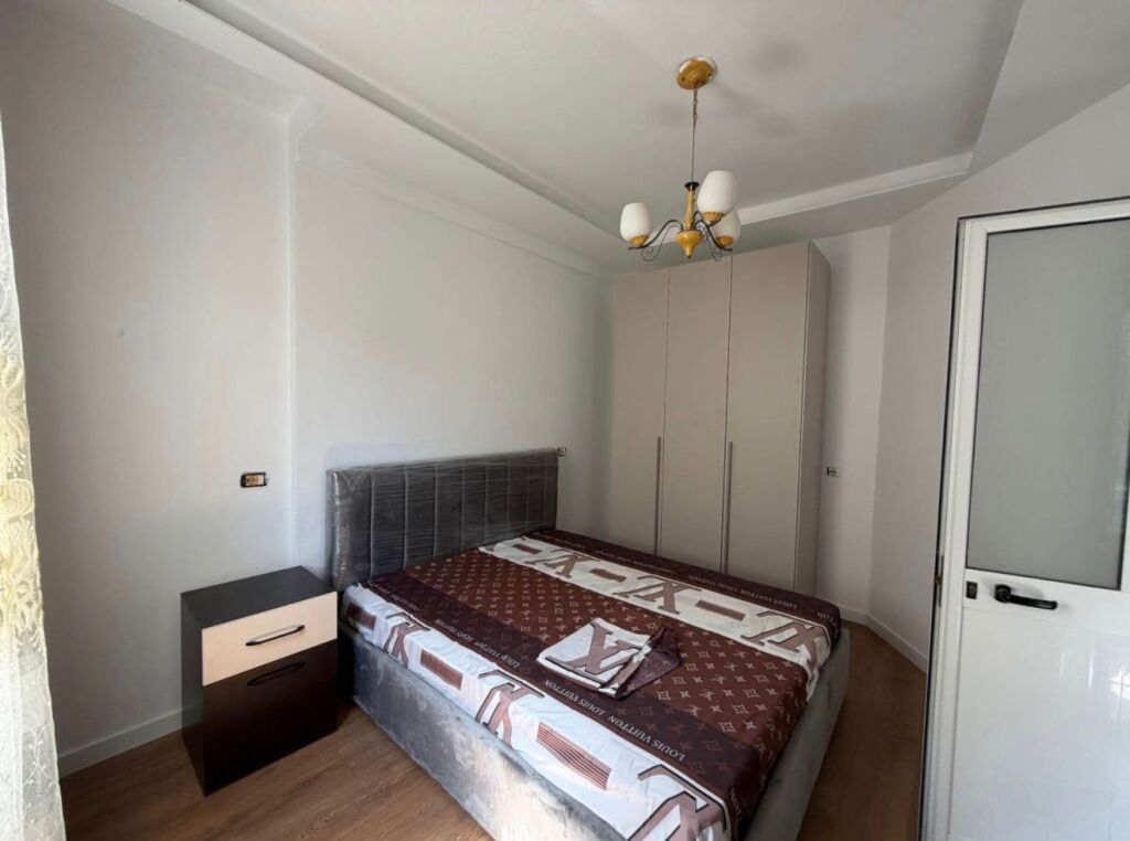 Shitet Apartament 1+1 te Shkembi Kavajes
