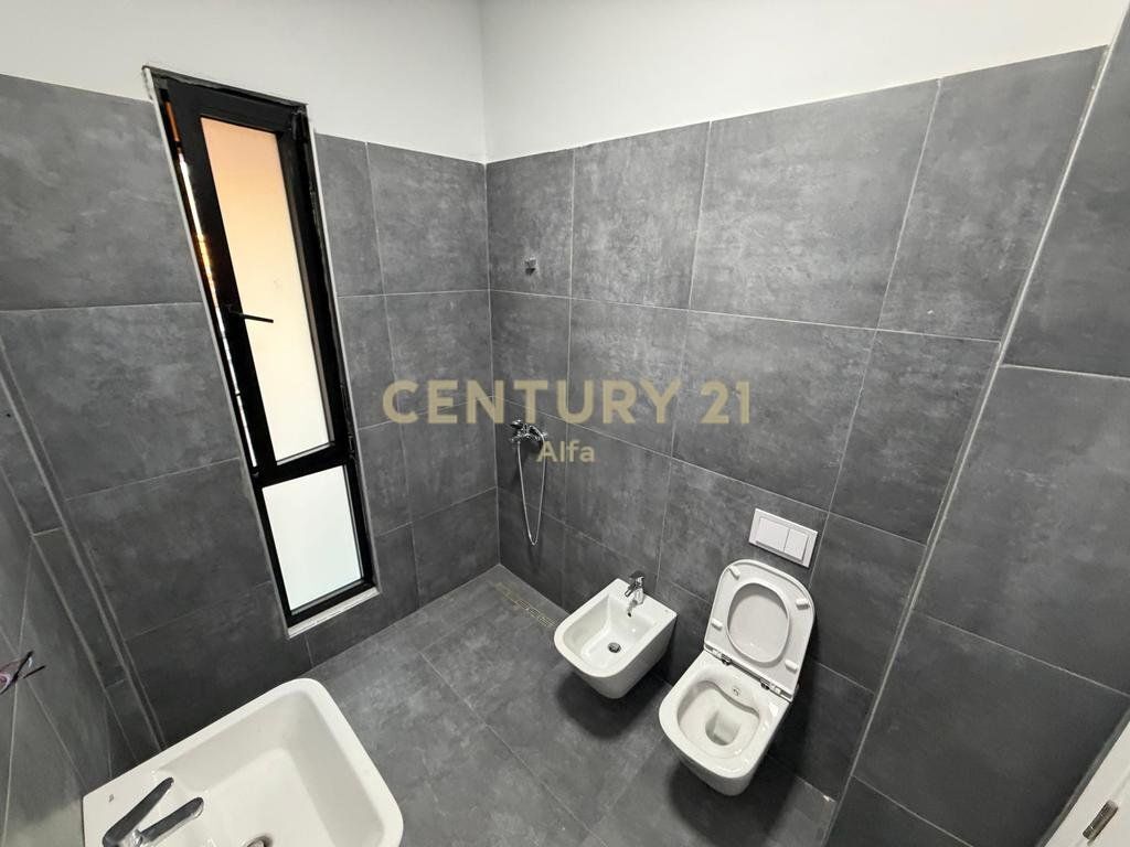 JEPET PËR QIRA AMBIENT 67m², TEK SQUARE 21
