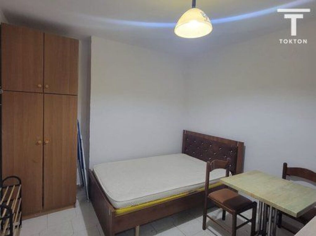 QIRA, GARSONIERE , TEK SHKOLLA "XHEMZI DELLI" , TIRANE