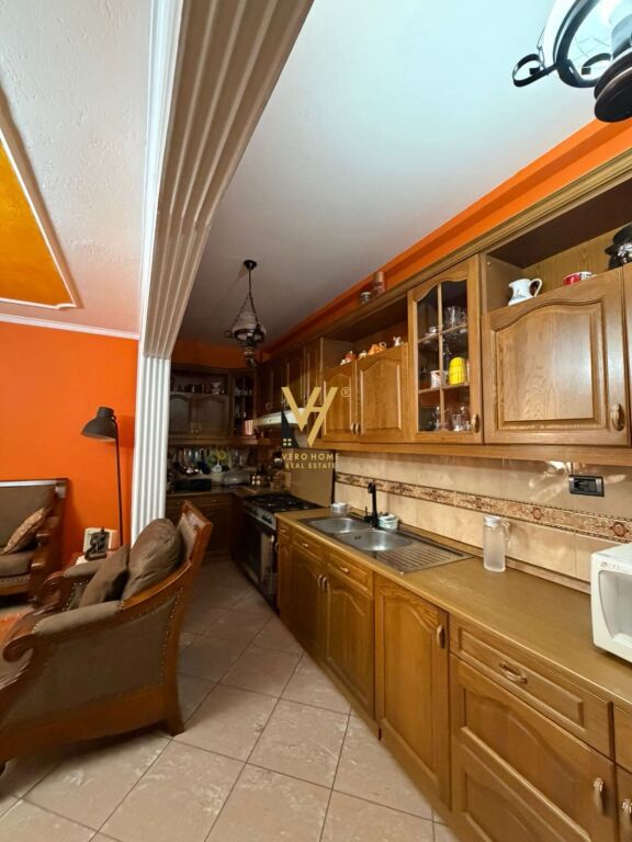 JEPET APARTAMENT 3+1+2 ME QERA TE RRUGA ISLAM ALLA 80.000 LEKE