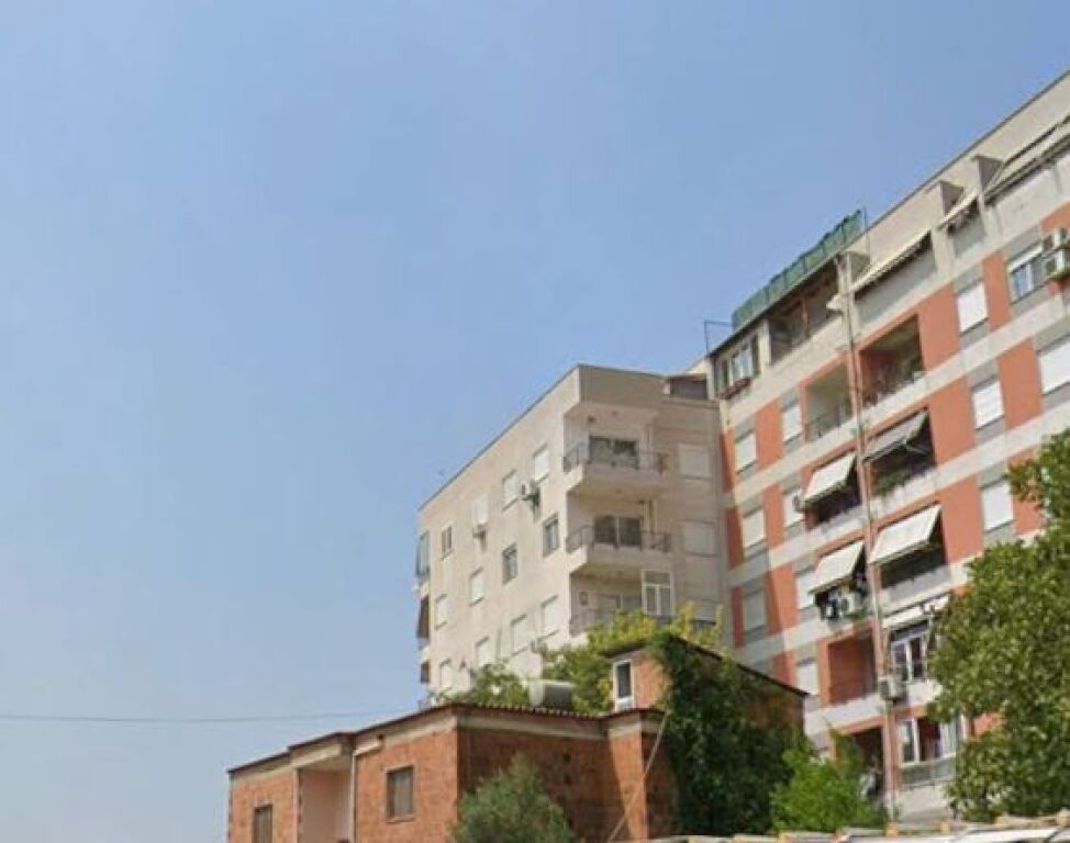 Shitet vile 2 kateshe ne Shkoze ID 1111