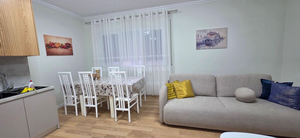Qera | Apartament 2 + 1 | Qender – Pazari I Ri | 900 €/muaj