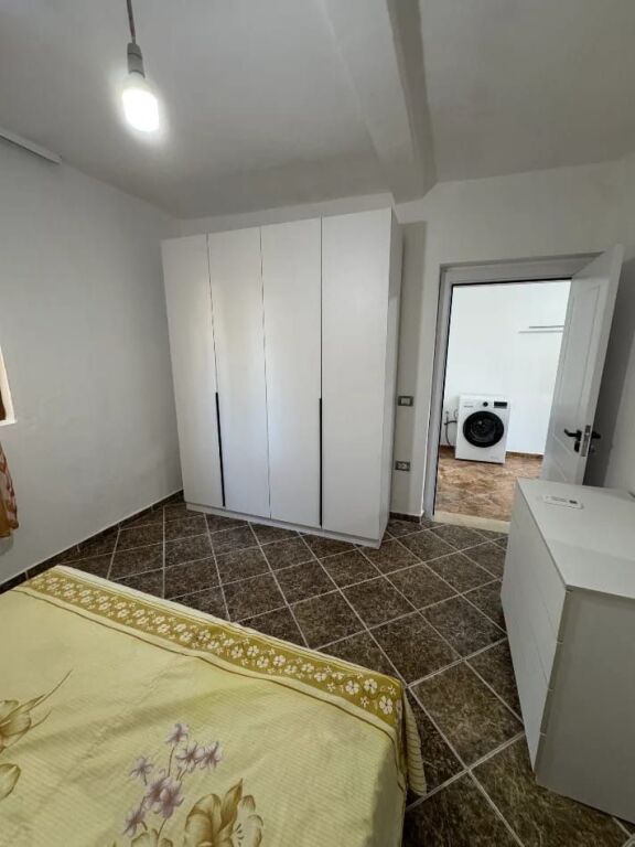 Jepet Me Qera Apartament 1+1+2 Poste Parkimi