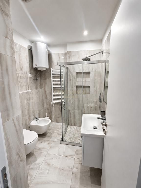 Pazari I Ri - For Rent 3+1 Luxury Invested In Detail + 🅿️ Included In Price 1,000 € /Month