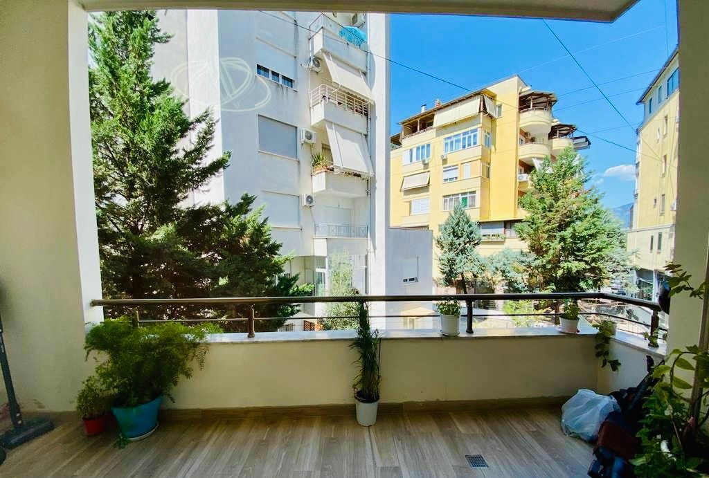 TEK LIQENI THATE JAPIM ME QIRA APARTAMENT MODERN 1+1