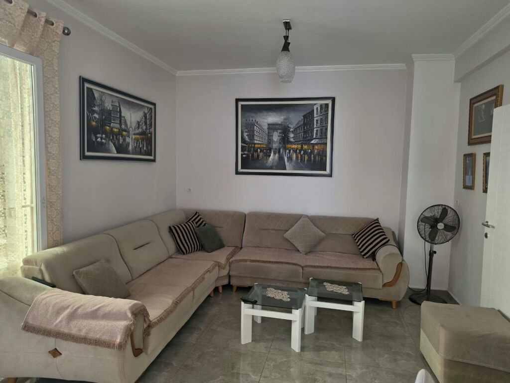🏡 Apartment 1+1  📍Zini Sako street near Blloku Kolombo  🏢 Floor 1 (shops below) 🛗 With elevator 🛋️ Furnished  📐 Area: 75 m²  💰 Price: 50,000 Lek/Month