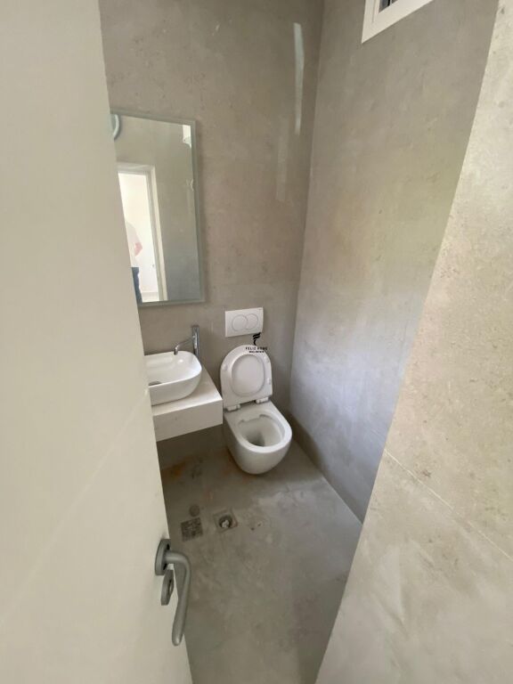 SHOP FOR RENT 150 M2 DURRES ROAD 5,000 EURO FH-90688