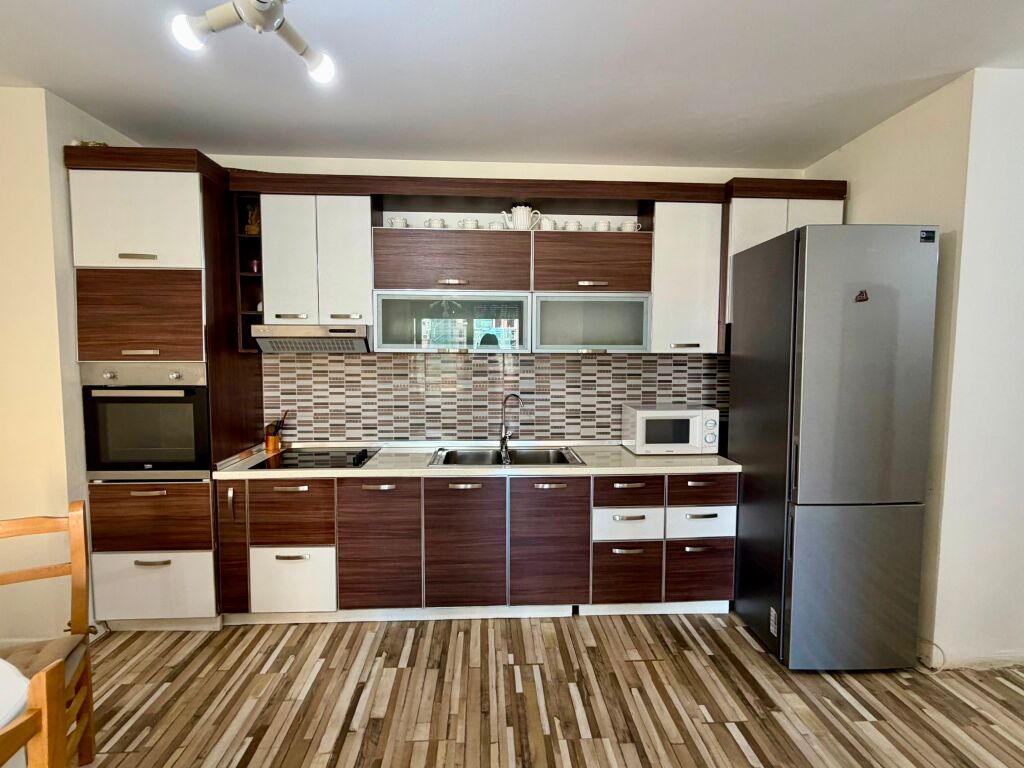 Apartment 2+1+2 at Komuna e Parisit