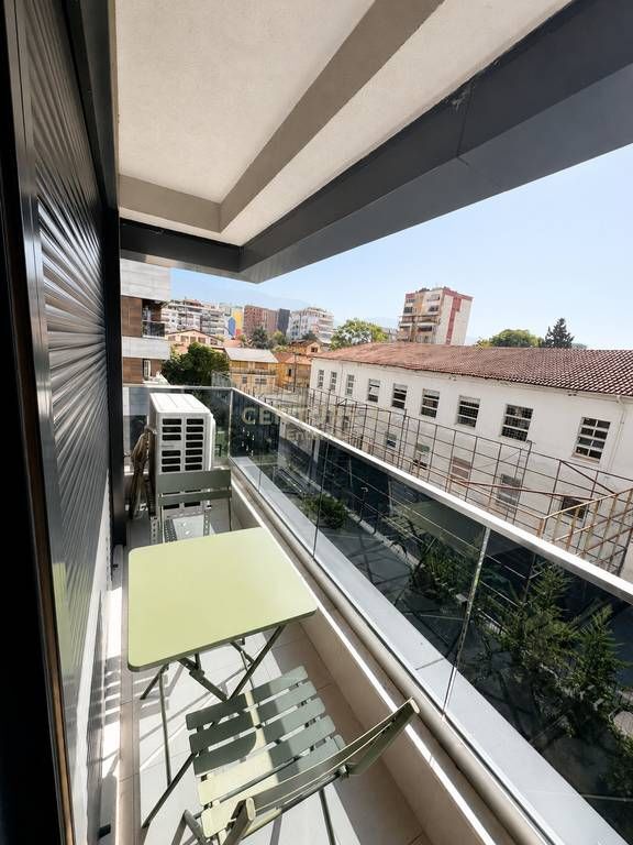 Pazari I Ri - For Rent 3+1 Luxury Invested In Detail + 🅿️ Included In Price 1,000 € /Month