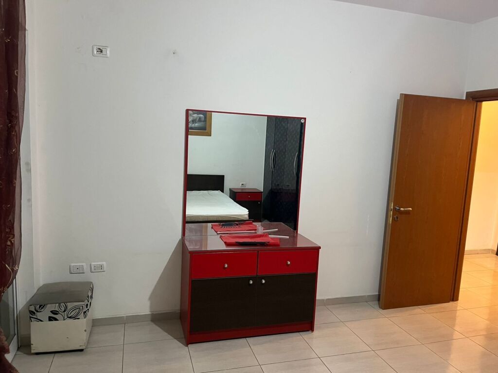 Jepet Me Qera Apartament 1+1+1 Ballkon