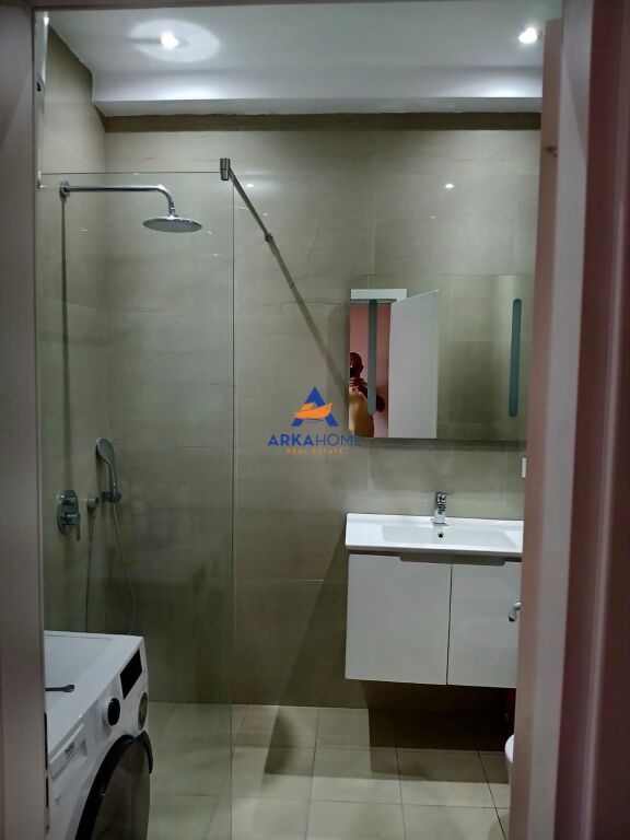 AFFITTASI APPARTAMENTO 1+1+BALCONE "RRUGA E KAVAJES" 85.000 LEKE