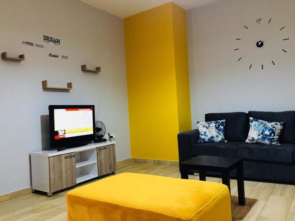 Jepet me qera Apartament i mobiluar,  i ri, 1+1+blk