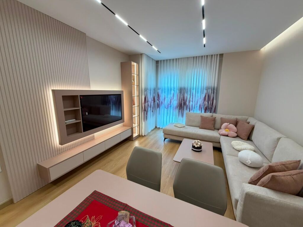 🏡 Jepet me qera Apartament 2+1+Post Parkimi  📍 Adresa : Zogu i zi 💵 Cmimi 1000€ me post parkimi