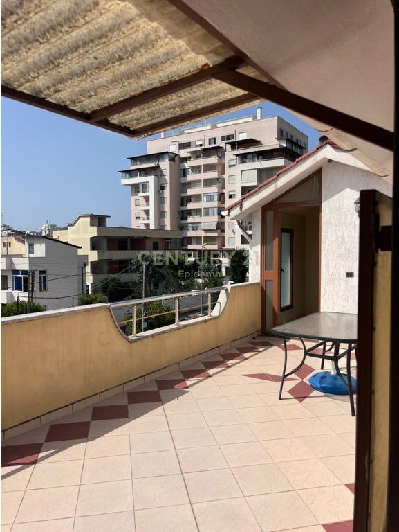 Kati 3 i Shtëpisë Private | 1+1 | 350€