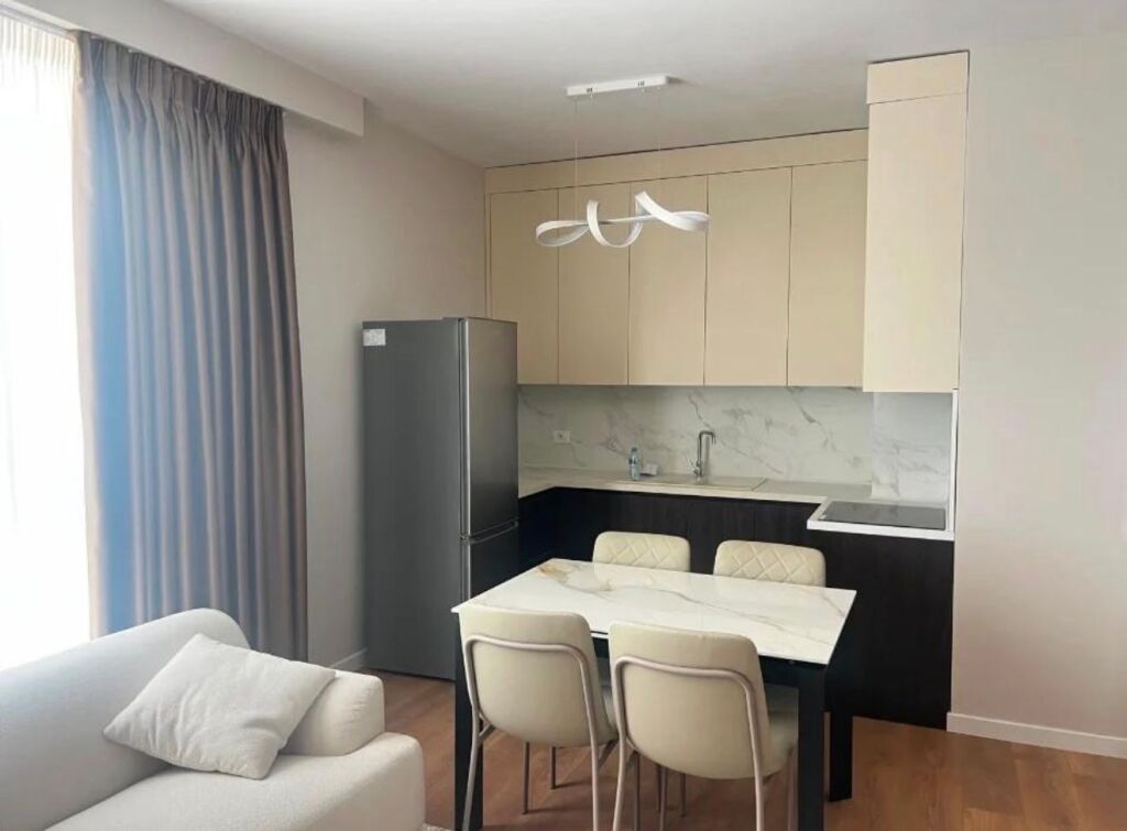 Jepet me qira apartament 1+1 pranë Spak!