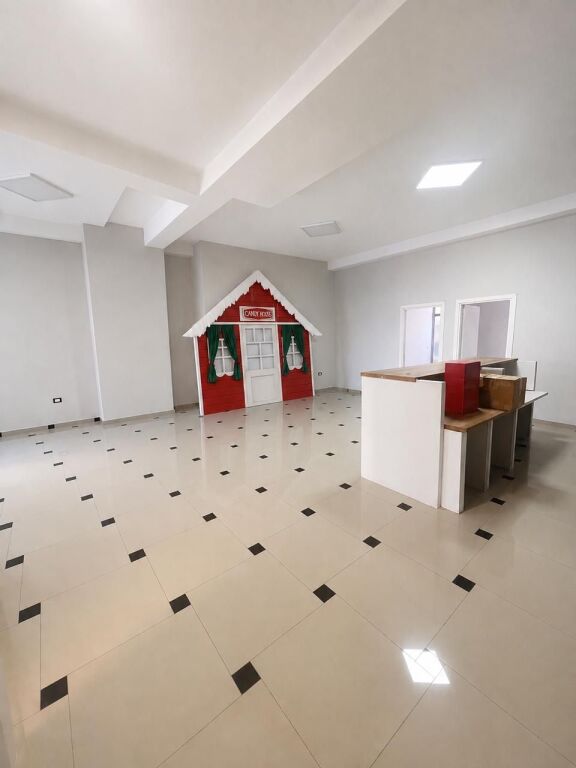 SHOP FOR RENT 40,000 ALL IN ASTIR